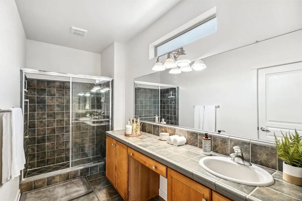 673 Wagon Wheel Lane, Lincoln