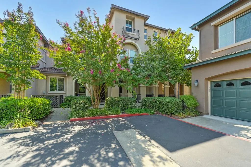 2306 Las Palomas Loop, Lincoln