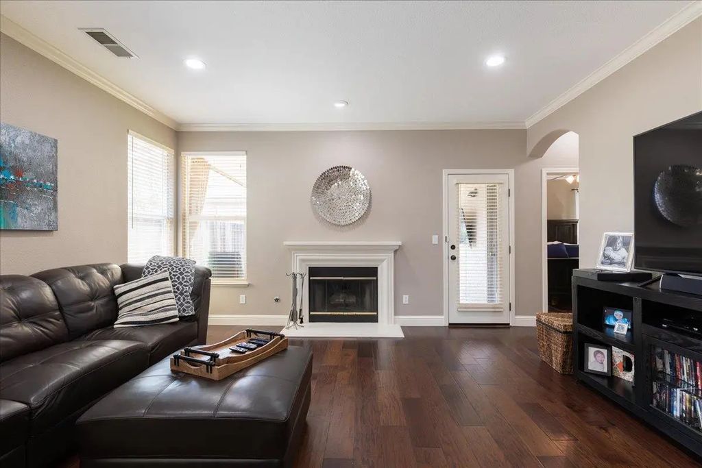 1709 Fontenay Way, Roseville