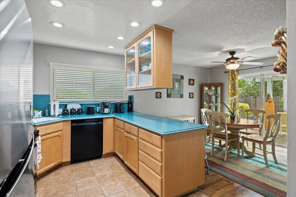 2208 N Cirby Way, Roseville
