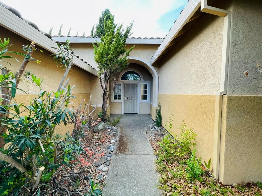 8017 Steamboat Lane, Roseville