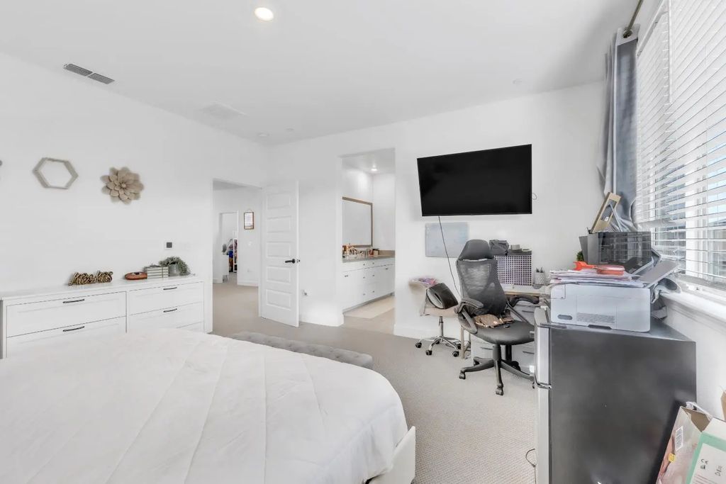 3249 Garibaldi Drive, Roseville