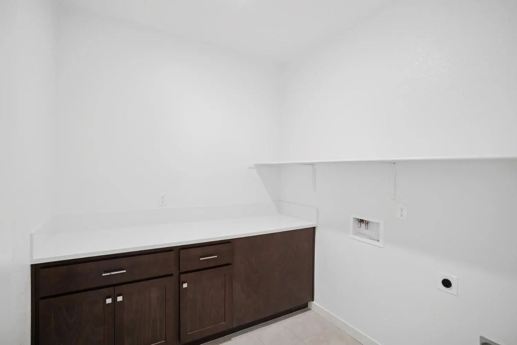 4057 Salamander, Roseville