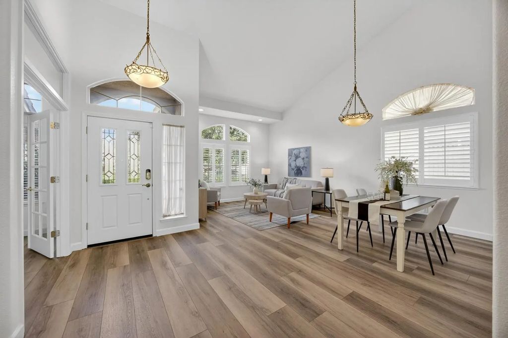 5115 Whisper Oaks Lane, Carmichael