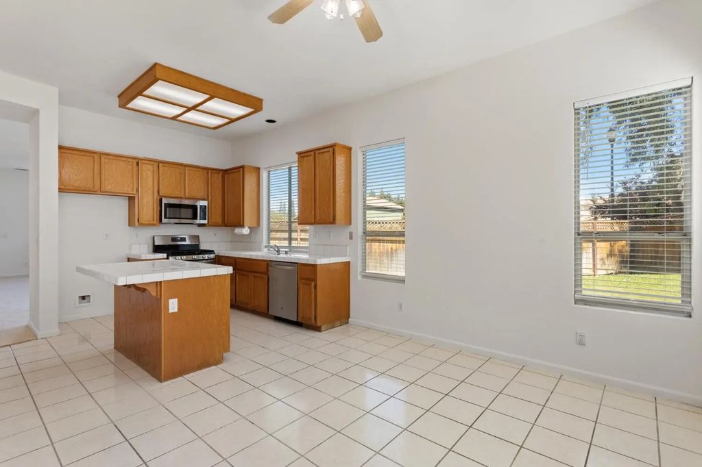 2000 Mineral Springs Drive, Roseville