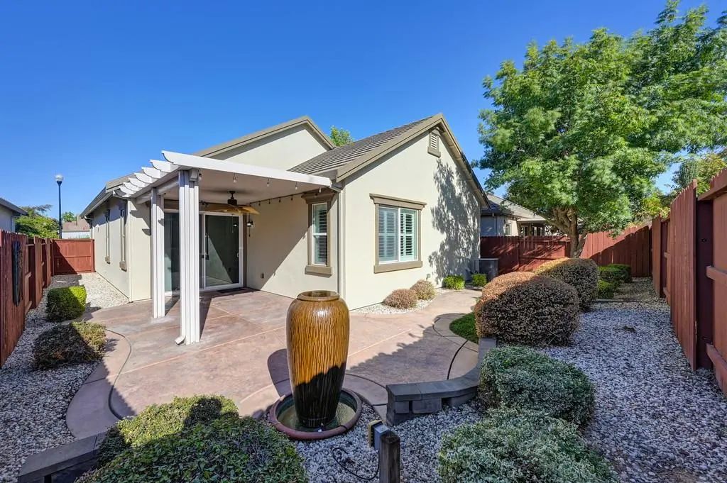 2067 Shipton Drive, Roseville