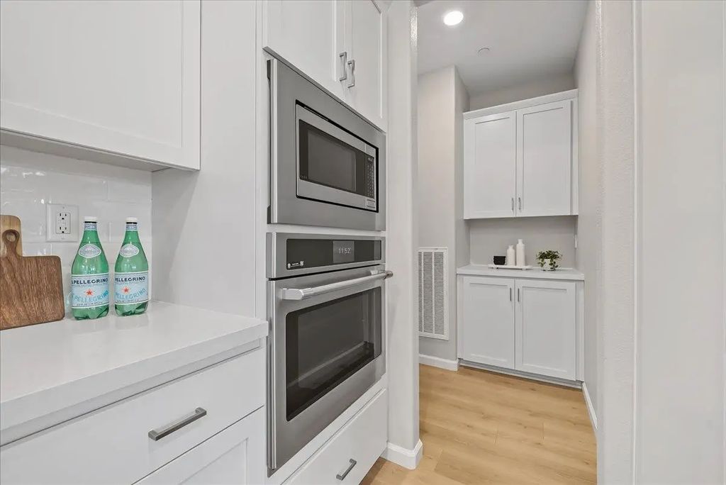 1284 Esplanade Lane, Lincoln