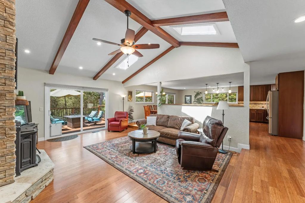 5200 Thomas Drive, Auburn