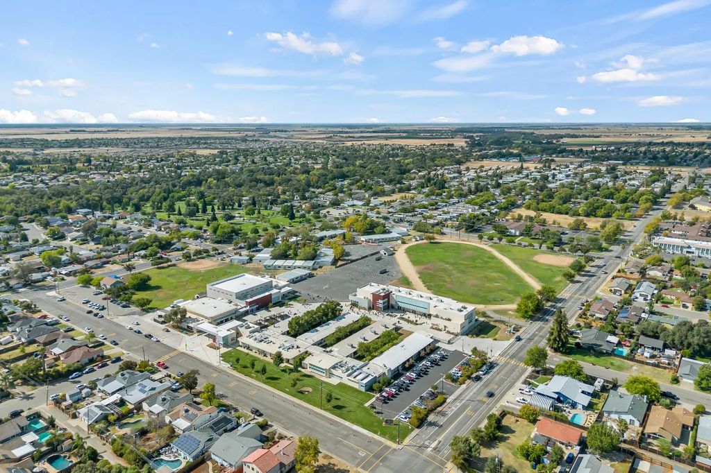 352 I Street, Lincoln