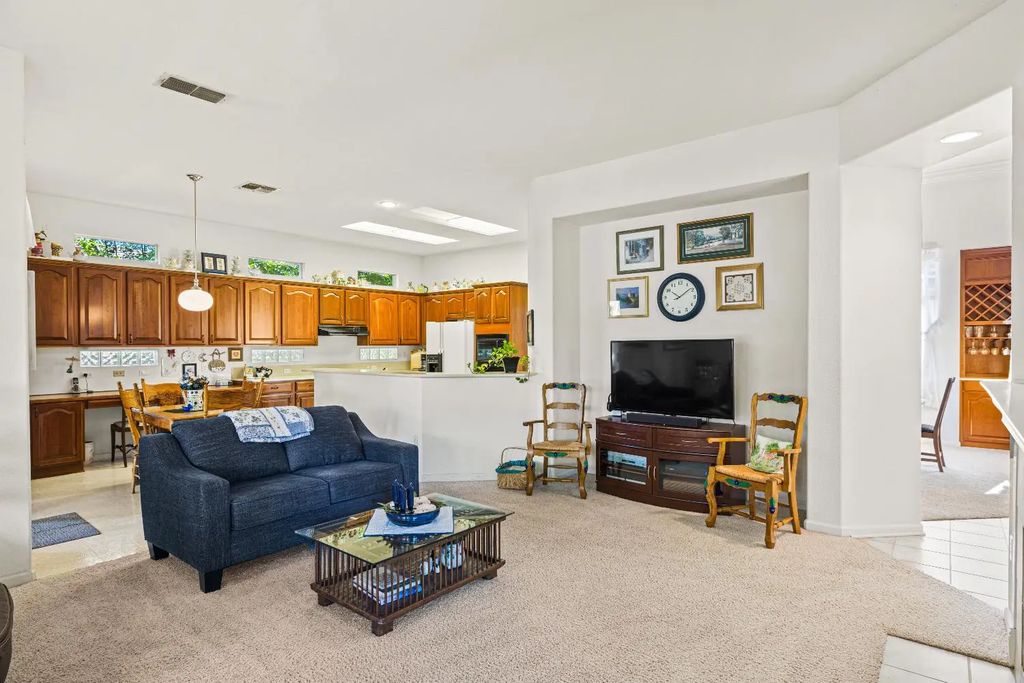 408 Barusch Court, Roseville