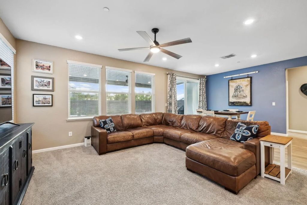 606 Brooklyn Court, Lincoln