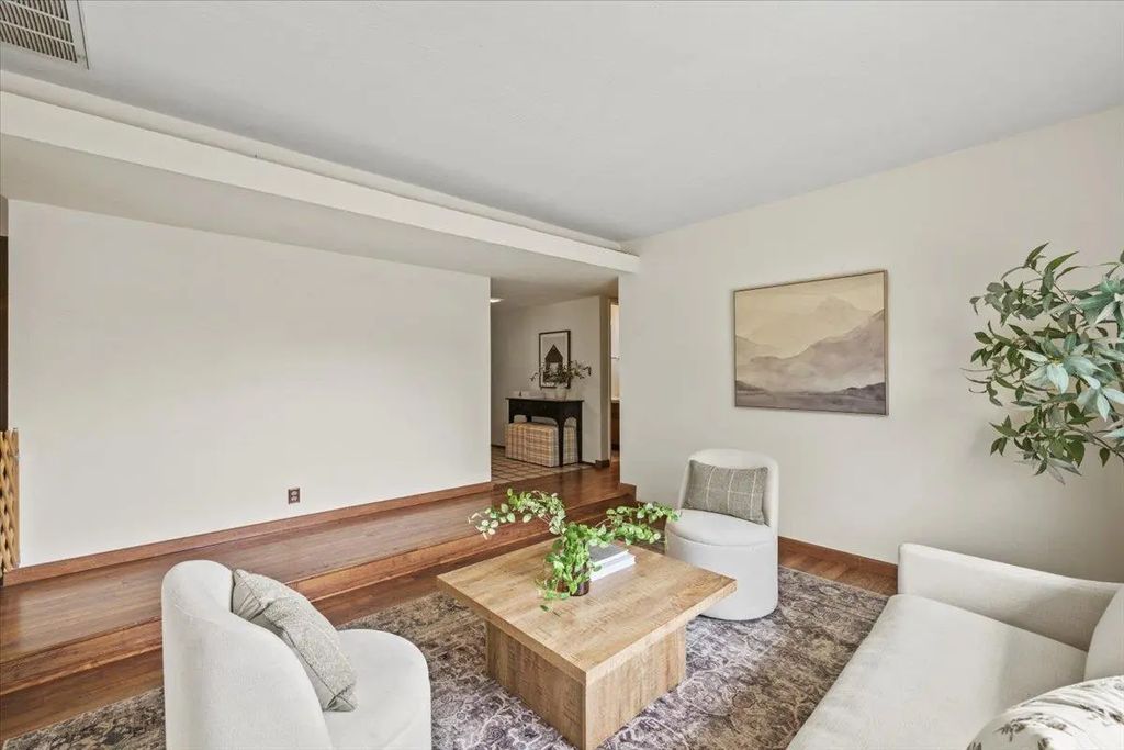 2189 Nicolaus Road, Lincoln