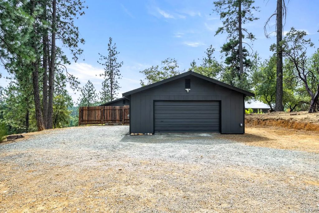 1100 Tawny Lane, Colfax