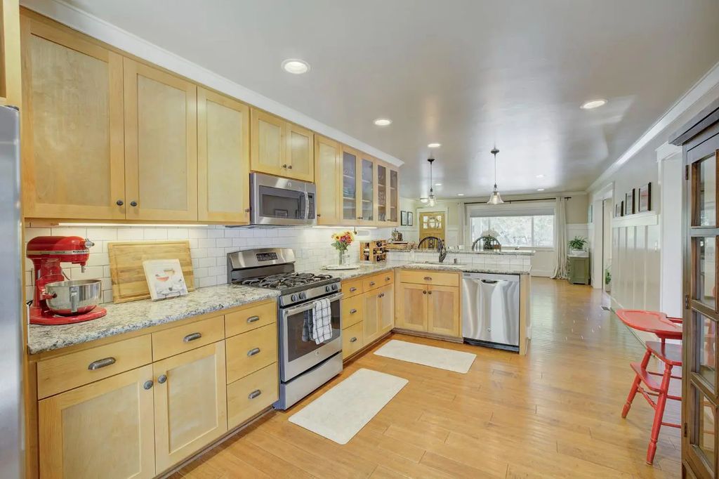 5924 Walnut Street, Loomis