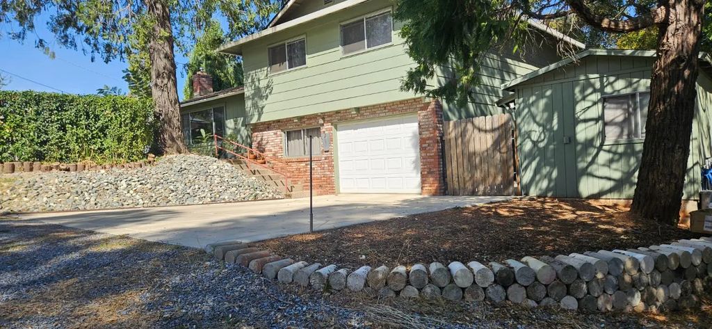 739 Fisher Drive, Auburn