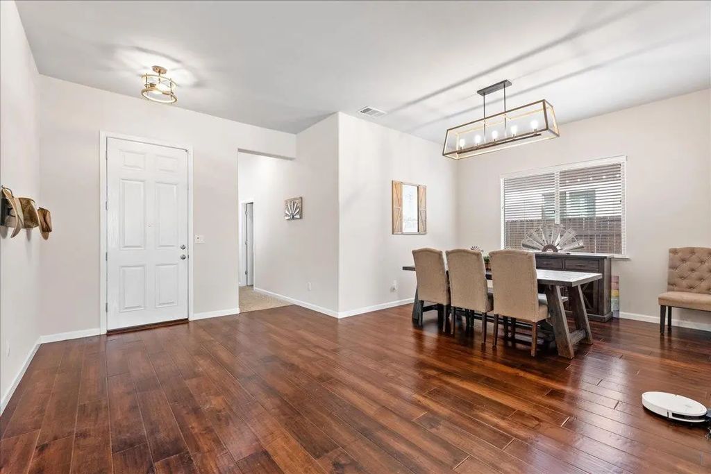 2201 Cumberland Loop, Roseville