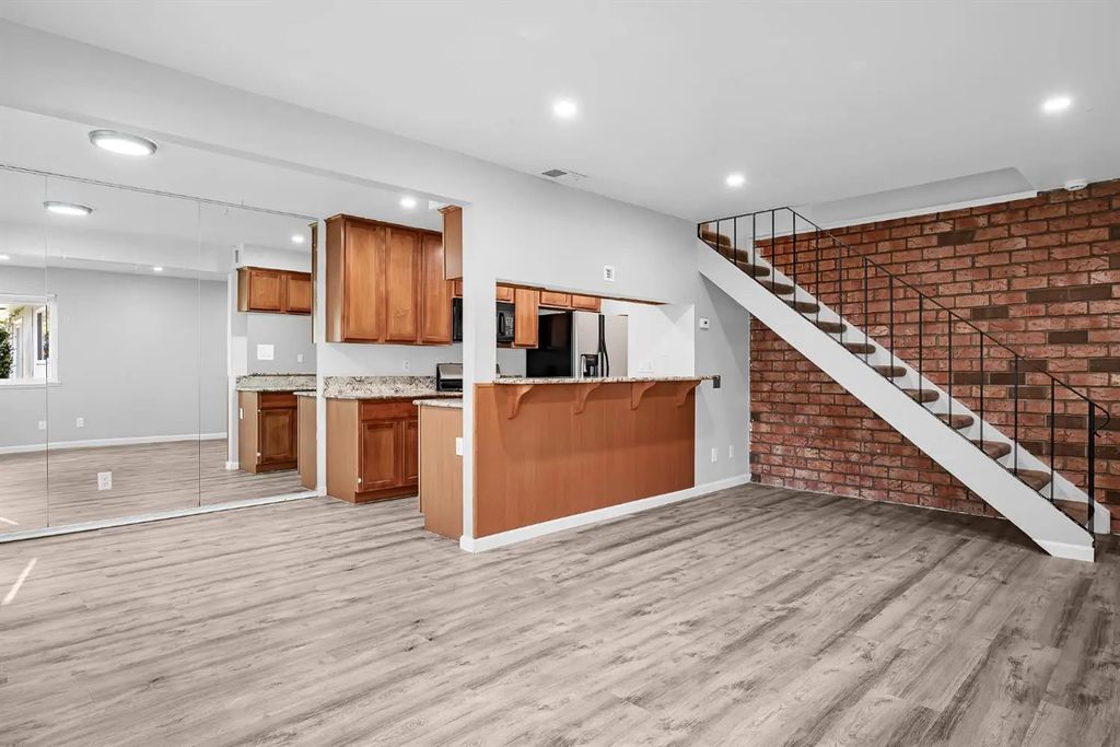 303 Harding Boulevard 2, Roseville