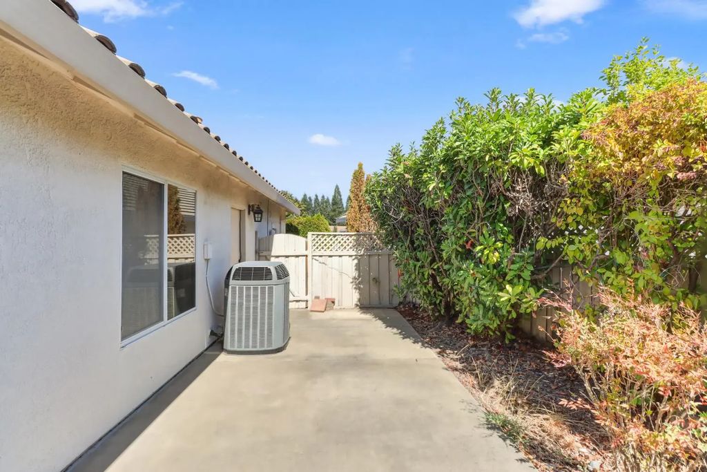 409 Garden Breeze Court, Roseville