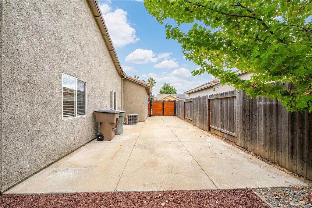 248 Chambers Drive, Lincoln