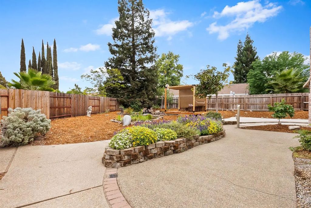 412 Wildwood Court, Lincoln