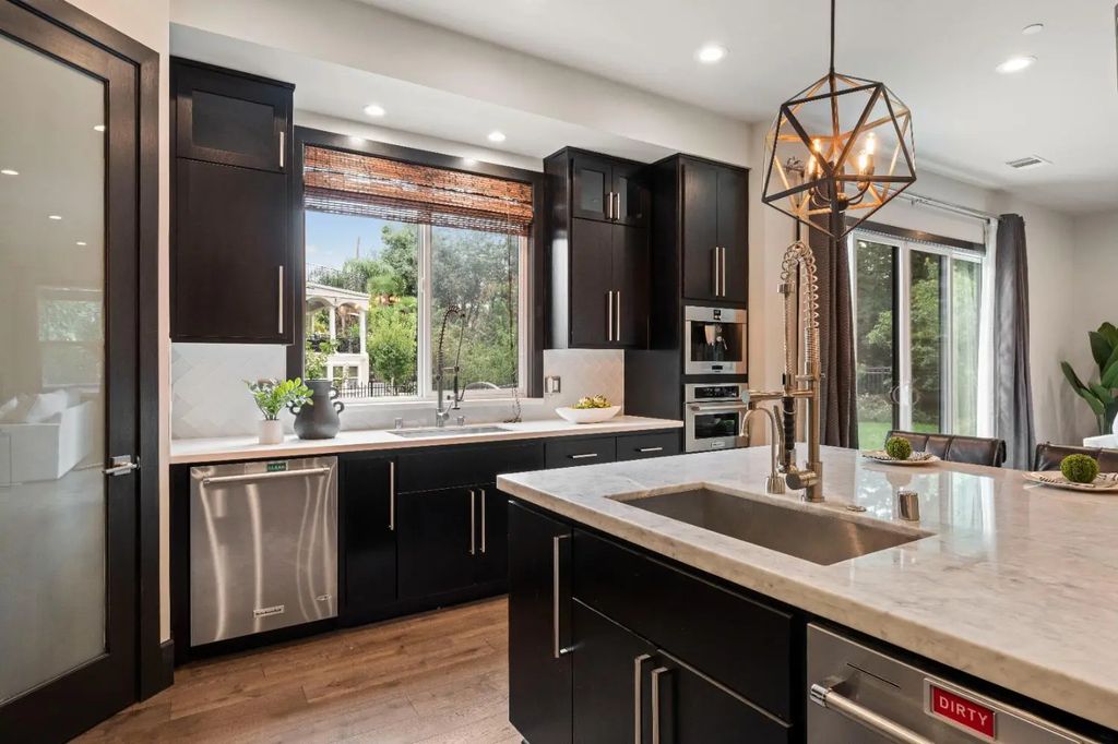 6747 Steele Oak Lane, Carmichael