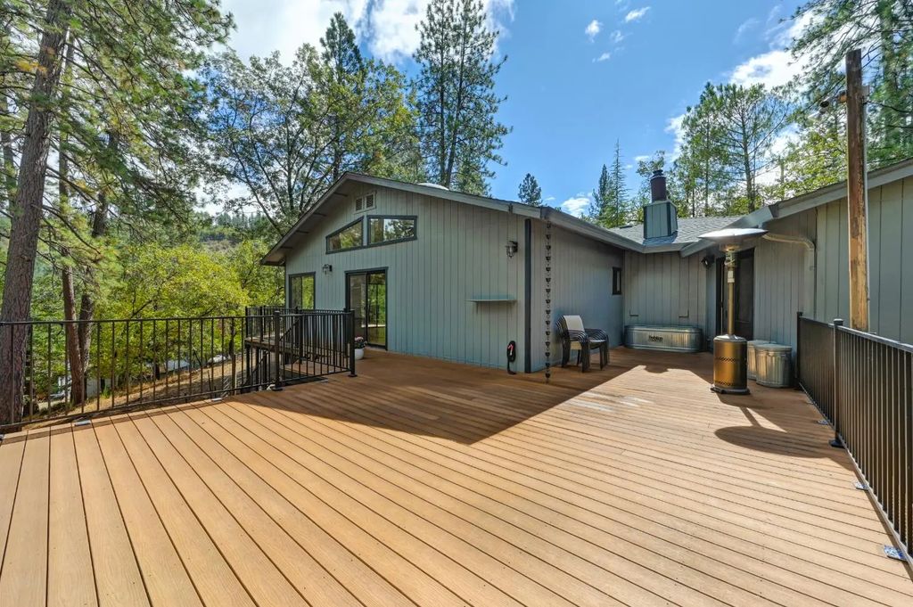950 Pine Hill Road, Colfax