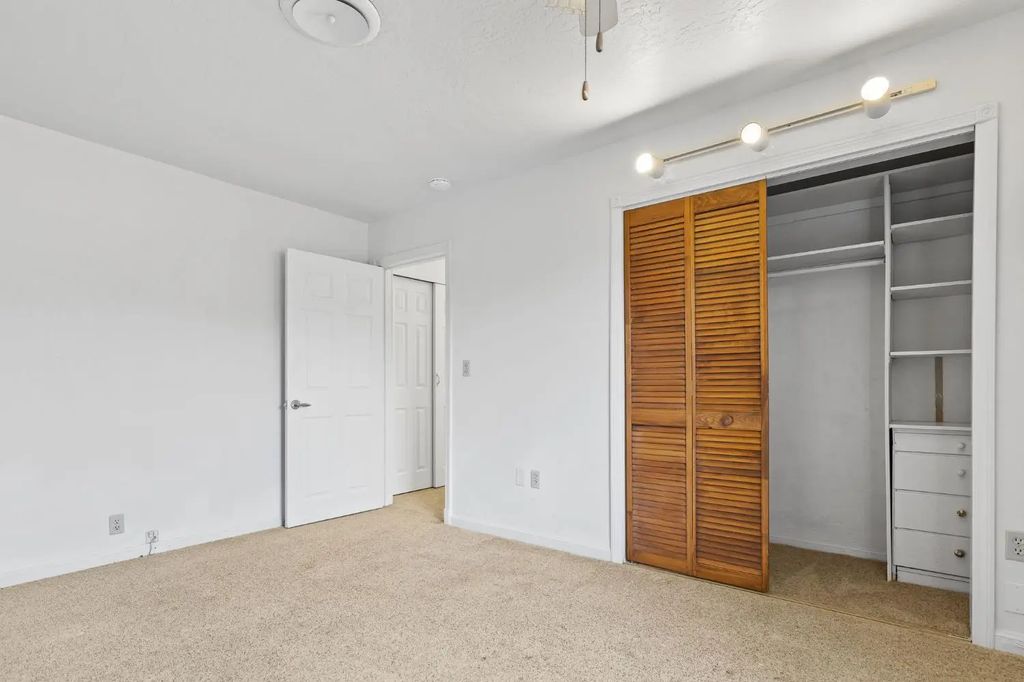 225 Flood Road, Auburn