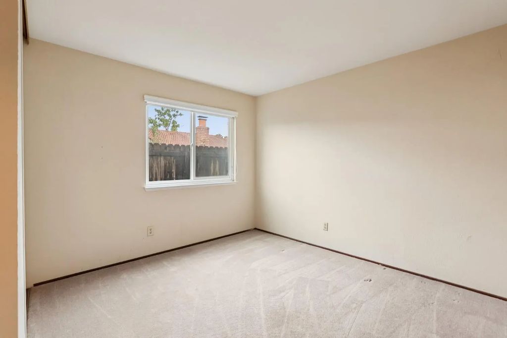 1302 Mossbrook Court, Roseville