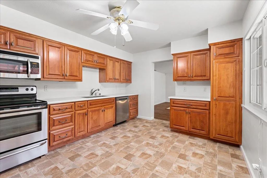 7765 Dow Avenue, Citrus Heights