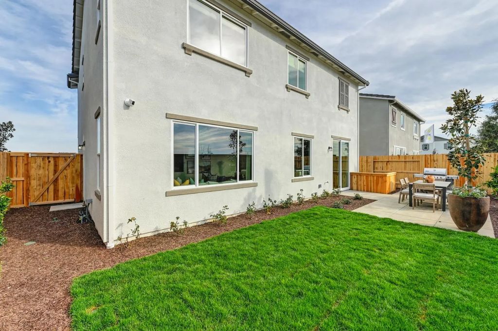 2592 Constellation Circle, Roseville