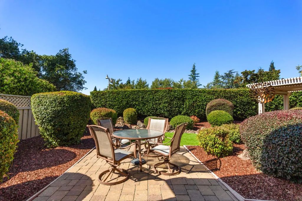 1004 Shadow Glen Place, Lincoln