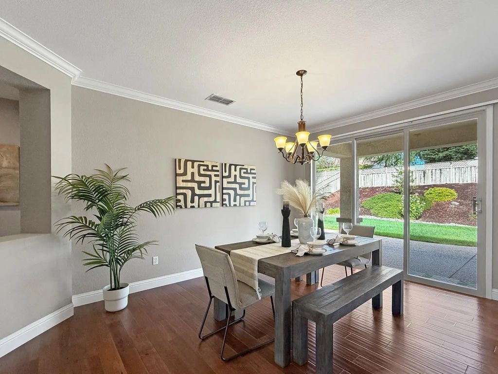 1256 Magnolia Lane, Lincoln