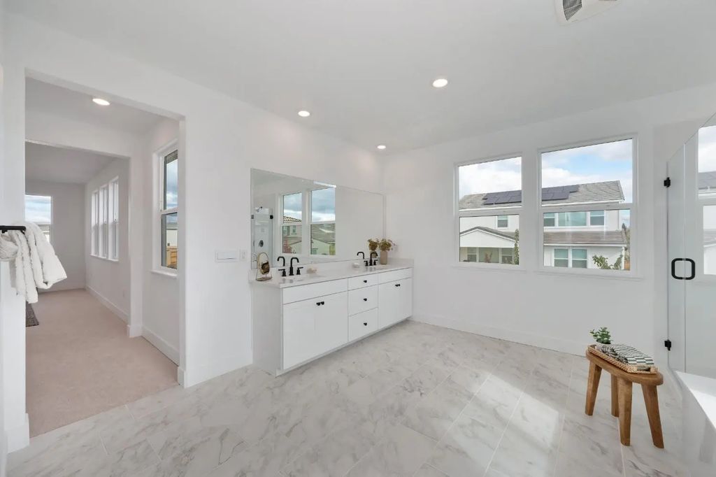 216 Vectra Court, Roseville