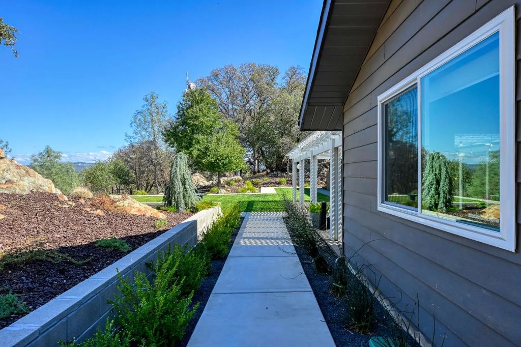 8155 Hubbard Road, Auburn