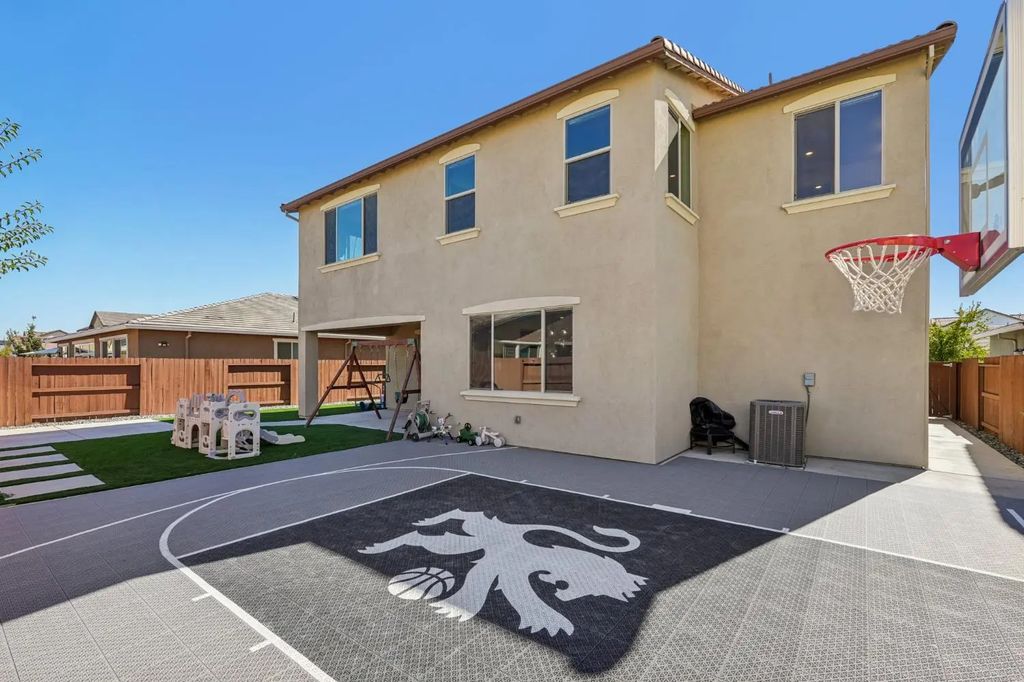 4113 Swing Way, Roseville