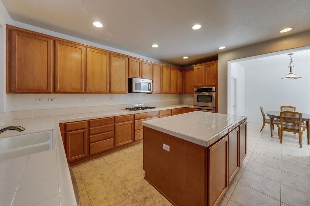 1238 Tavistock Lane, Lincoln