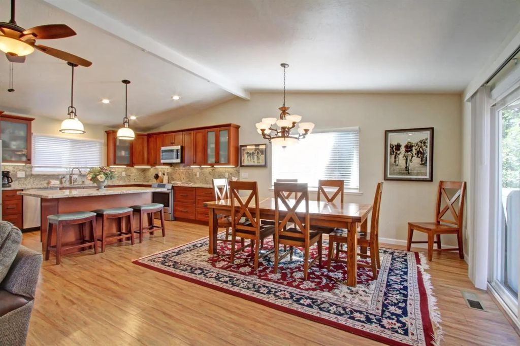 11225 Lakeshore South, Auburn