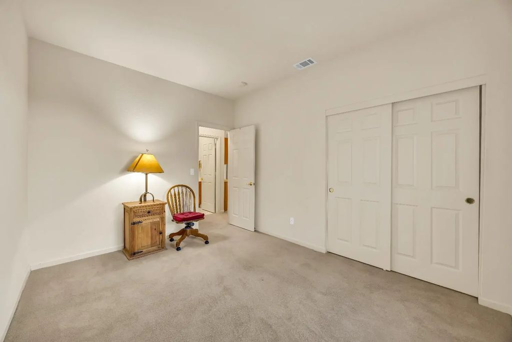 112 Douglas Drive, Lincoln