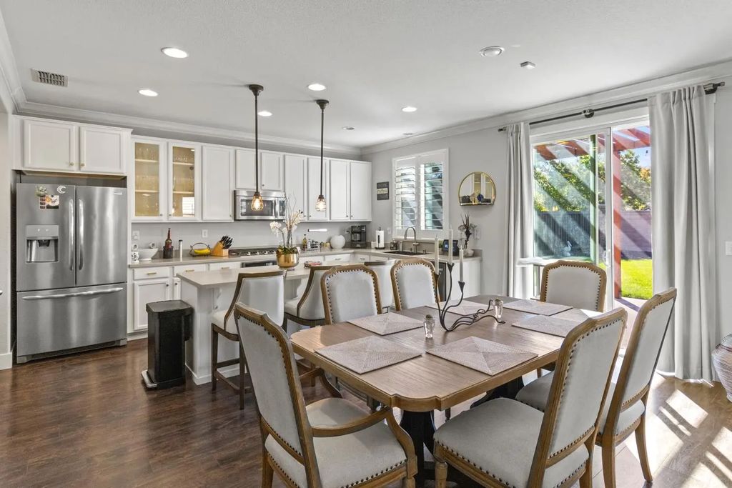 2549 Kinsella Way, Roseville