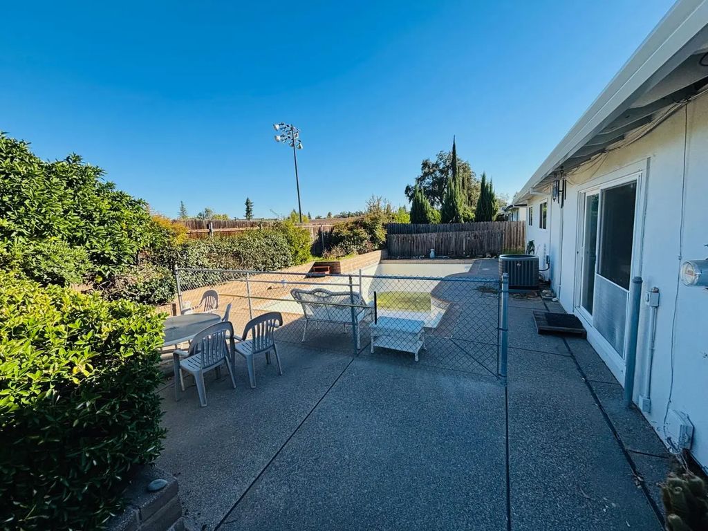 725 Jo Anne Lane, Roseville