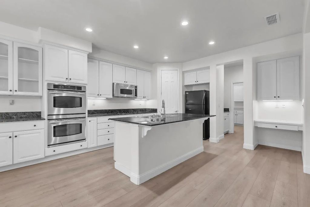 1725 Woodhaven Circle, Roseville