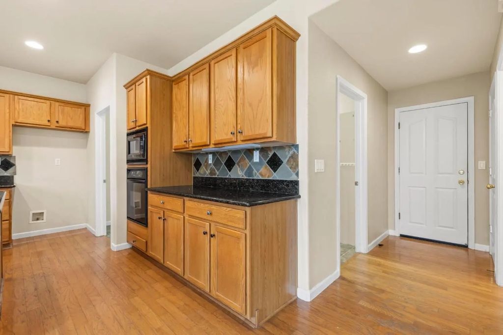 1740 Hiawatha Drive, Roseville