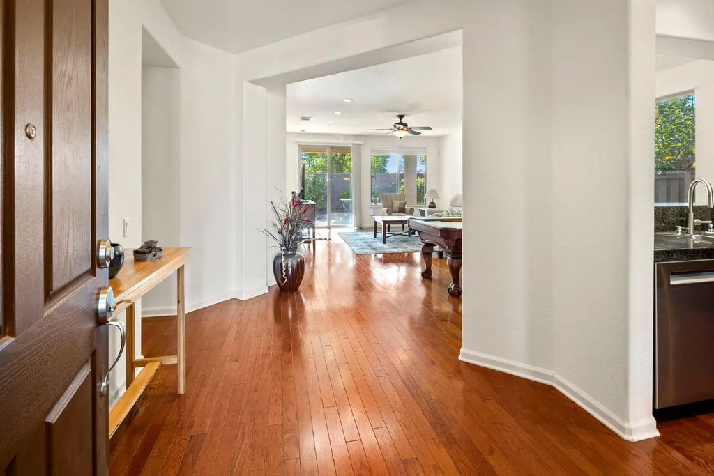 3066 Coopers Hawk Loop, Lincoln