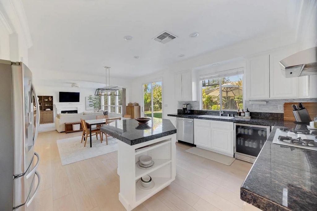 1680 Baroness Way, Roseville