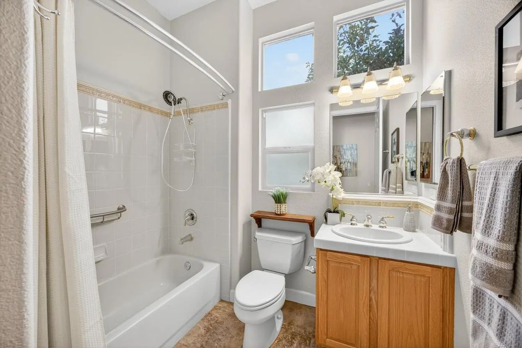 440 Shadow Lake Court, Lincoln
