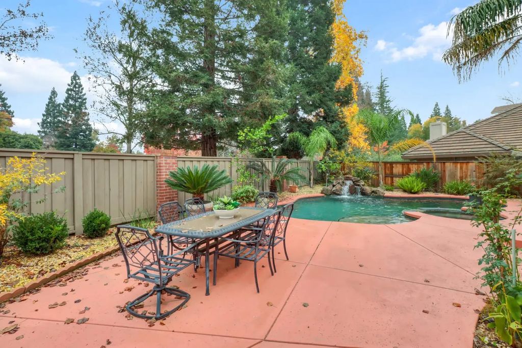 2177 Charter Court, Roseville