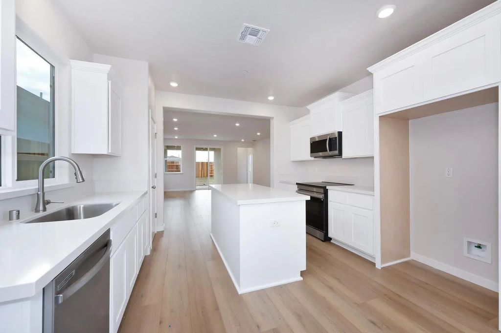 1088 Mallory Ridge Street, Roseville