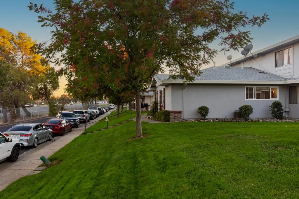 3541 Town Court 1, Auburn