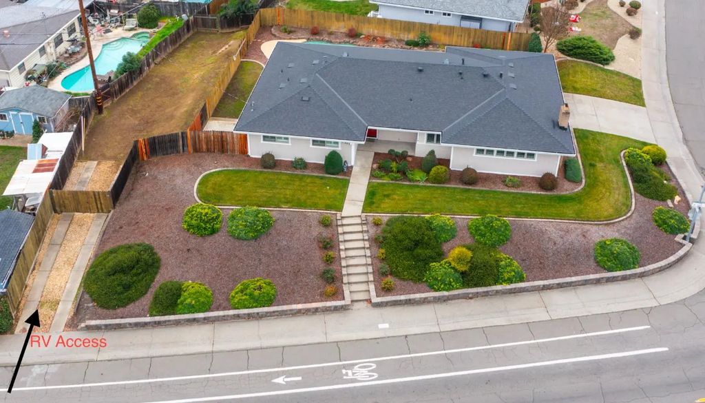 6420 Saint James Drive, Carmichael