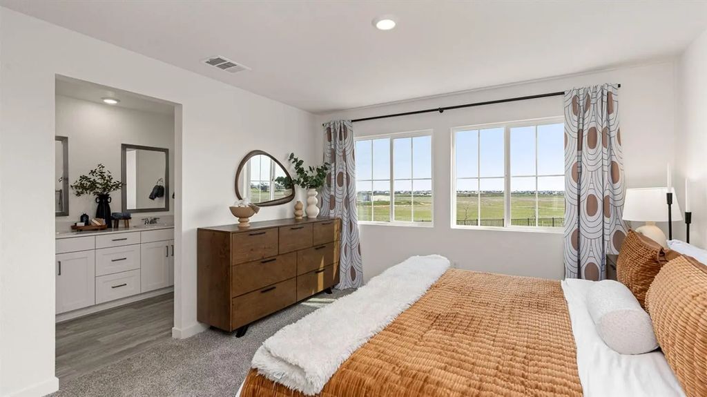 733 Fountain Court, Roseville